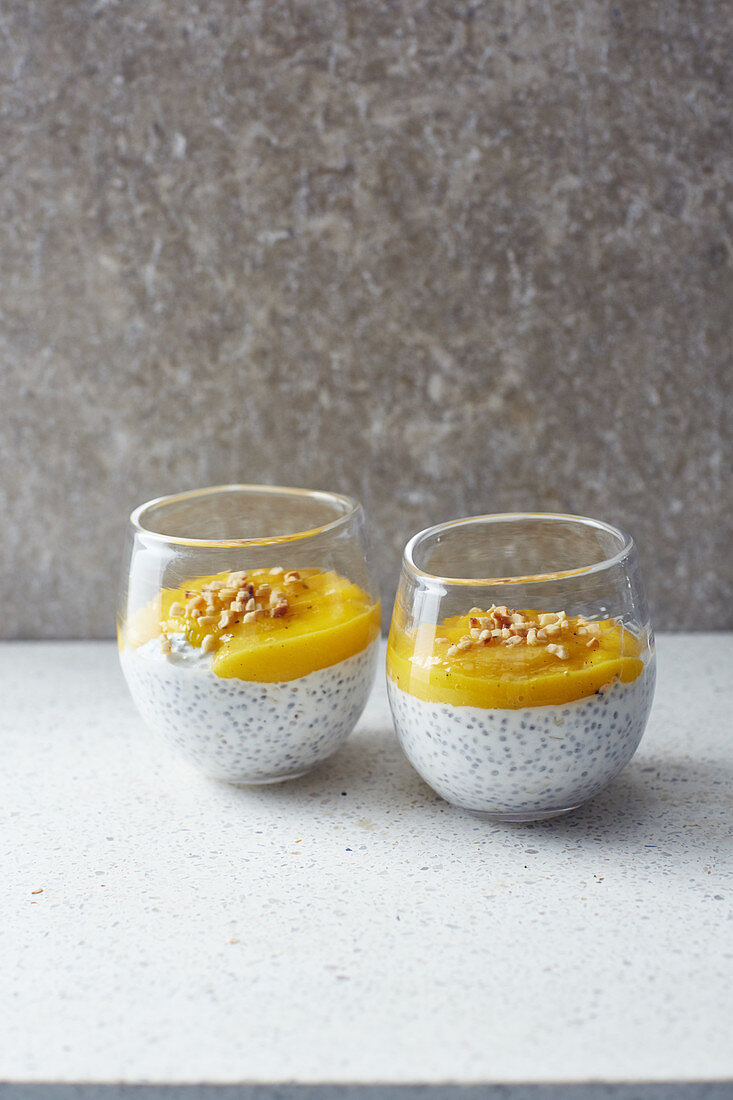 Vegan mango cream with almonds