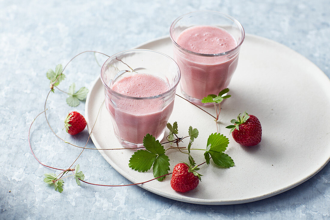 Strawberry and buttermilk shake with maple syrup