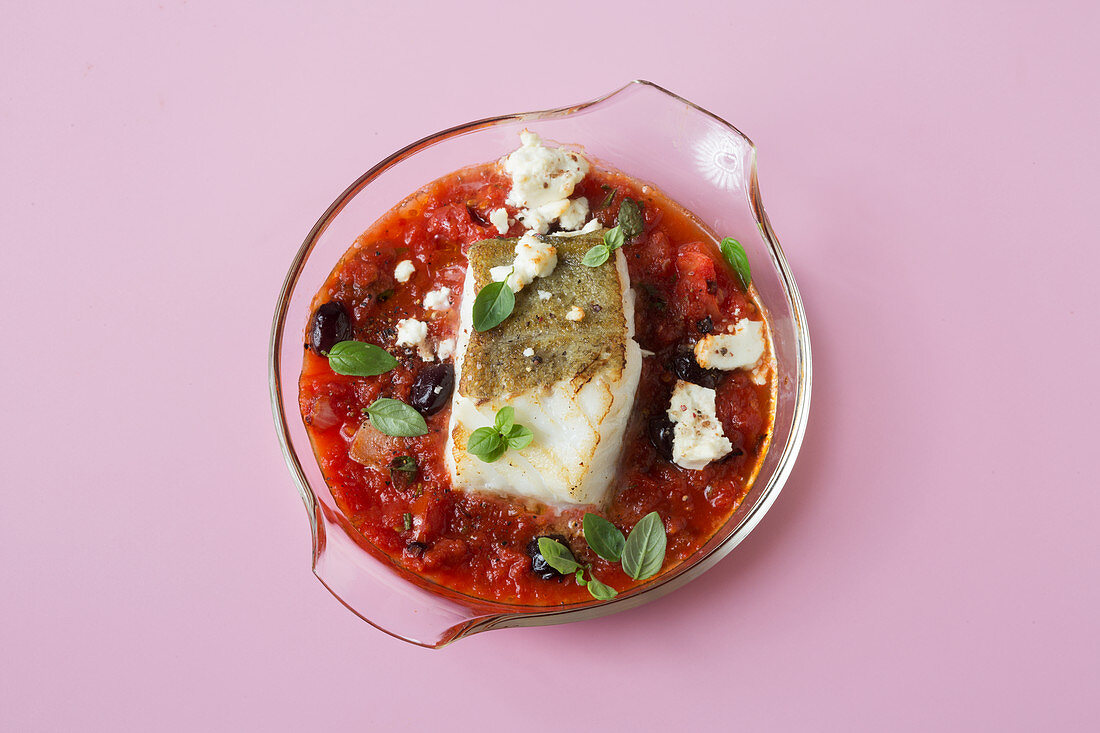 Cod fillet in an olive and tomato sauce (keto cuisine)