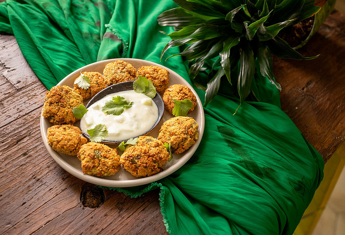 Falafel with Sauce of Yogurt