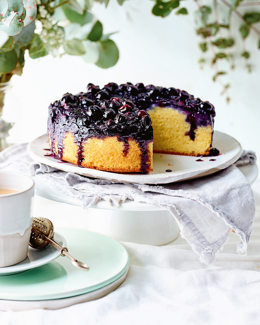 Mandel-Vanille-Kuchen mit Blaubeeren
