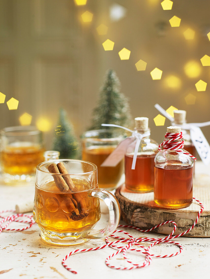 Sspiced apple syrup with clementine and clove