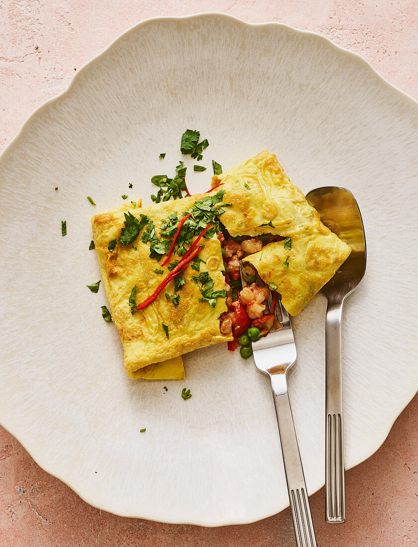 Stuffed omelette filled with prawns (Thailand)