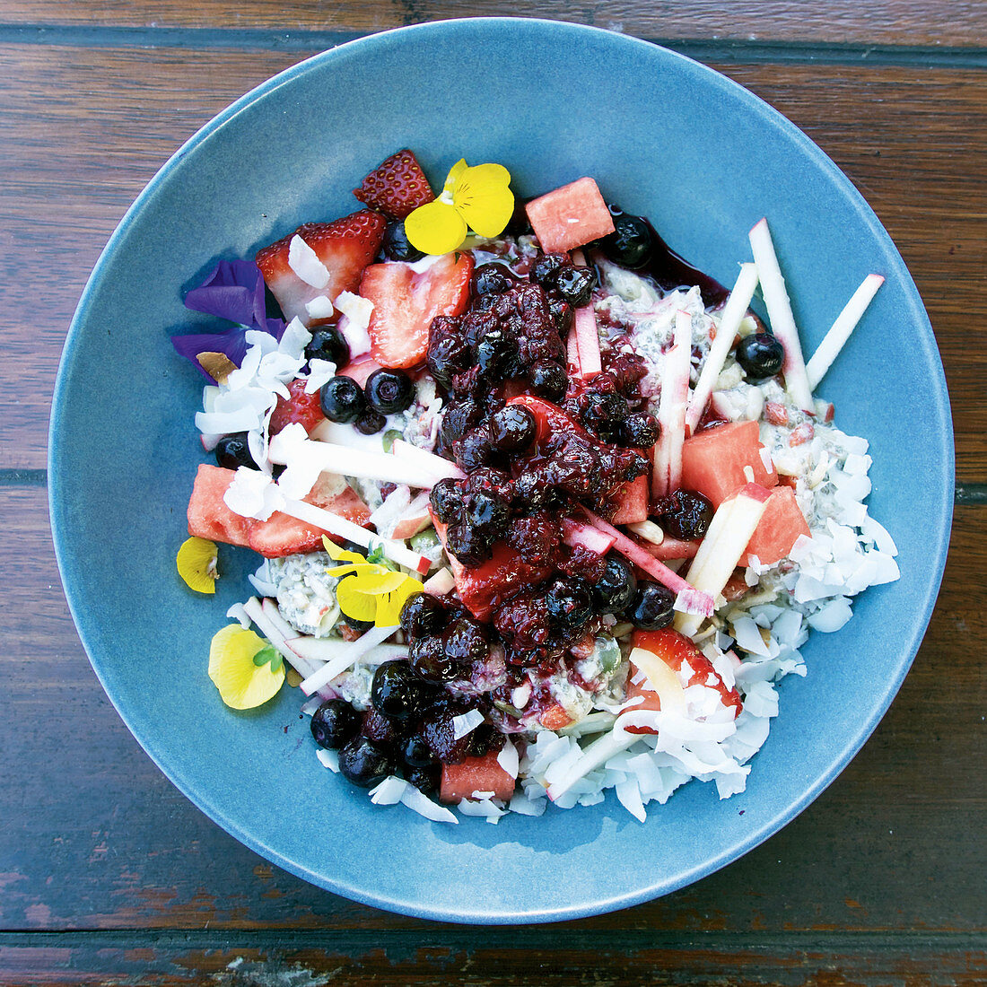 Breakfast bowl with chia, berries and coconut