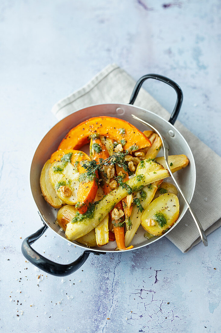 Ovened vegetables with pesto made from walnuts and lemon balm