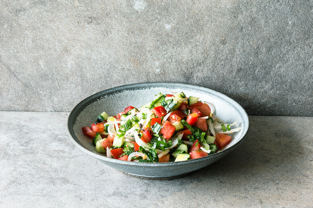 Israelischer Gurken-Tomaten-Salat