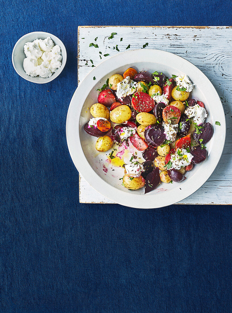 Potatoes and beets with curd, caraway and flaxseed oil
