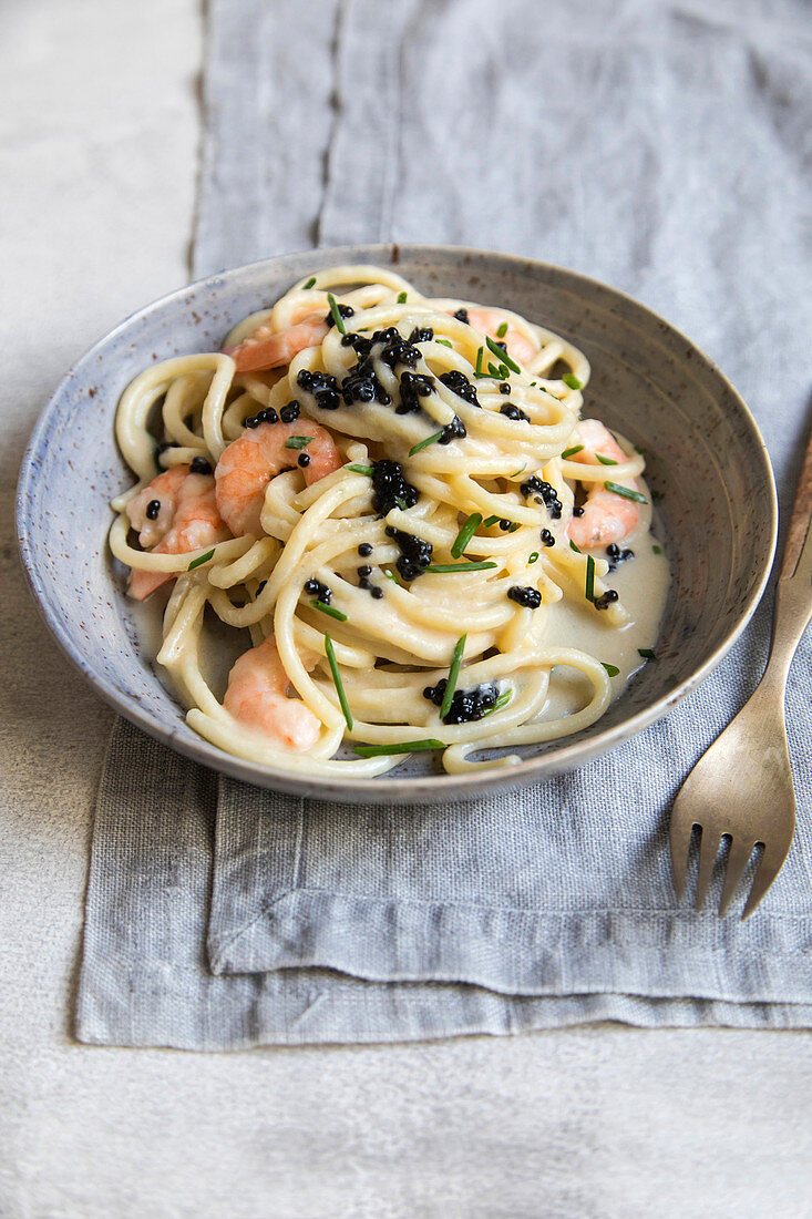 Spaghetti in Fischsauce mit Garnelen und Kaviar
