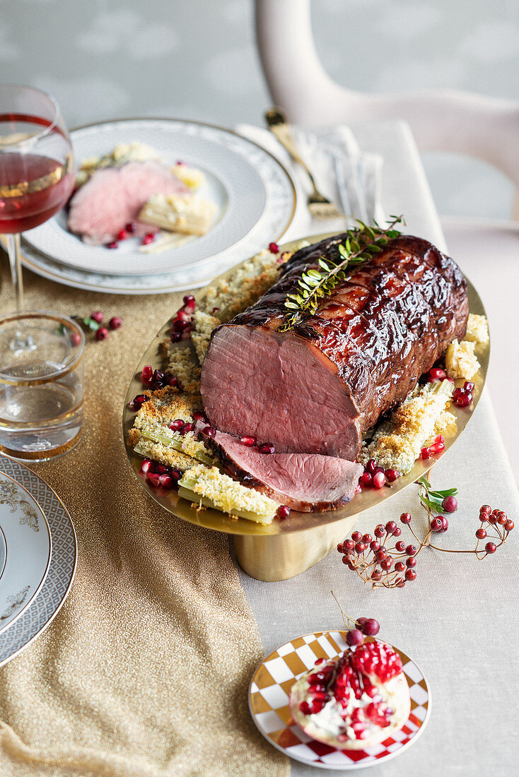 Roastbeef mit Granatapfelglasur und gratinierten Cardi