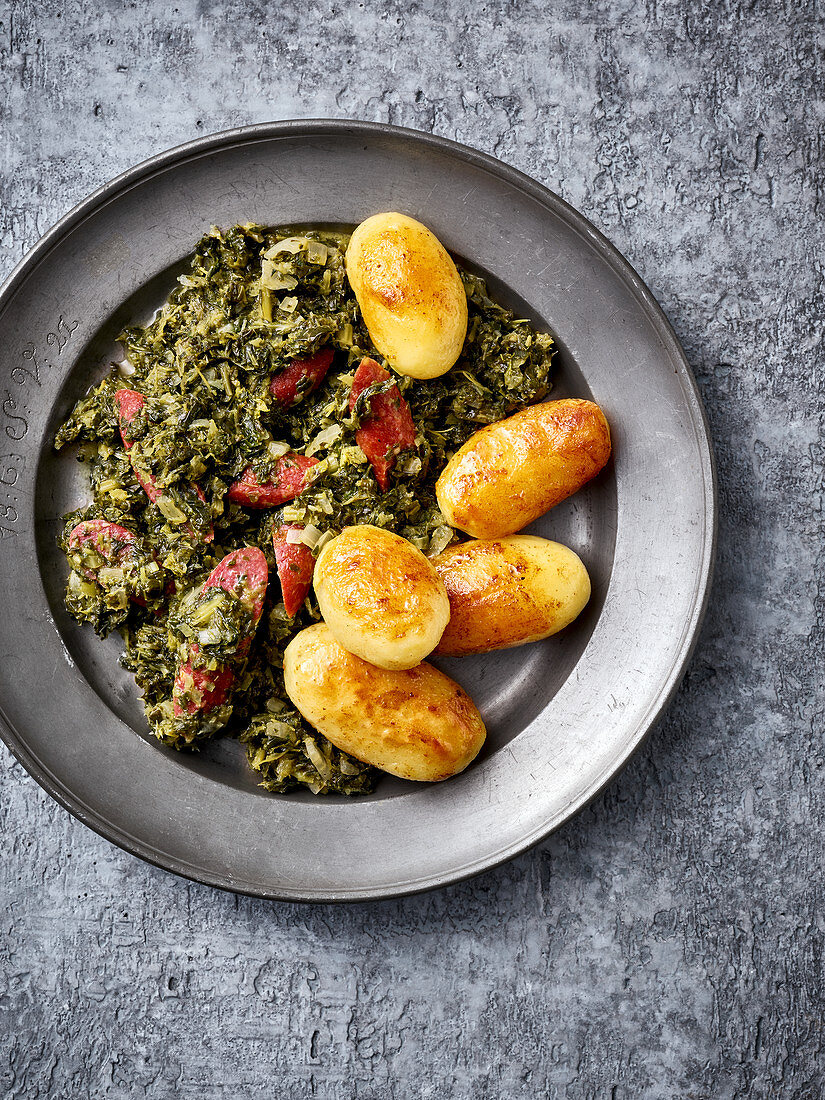 Northern German kale with game sausages