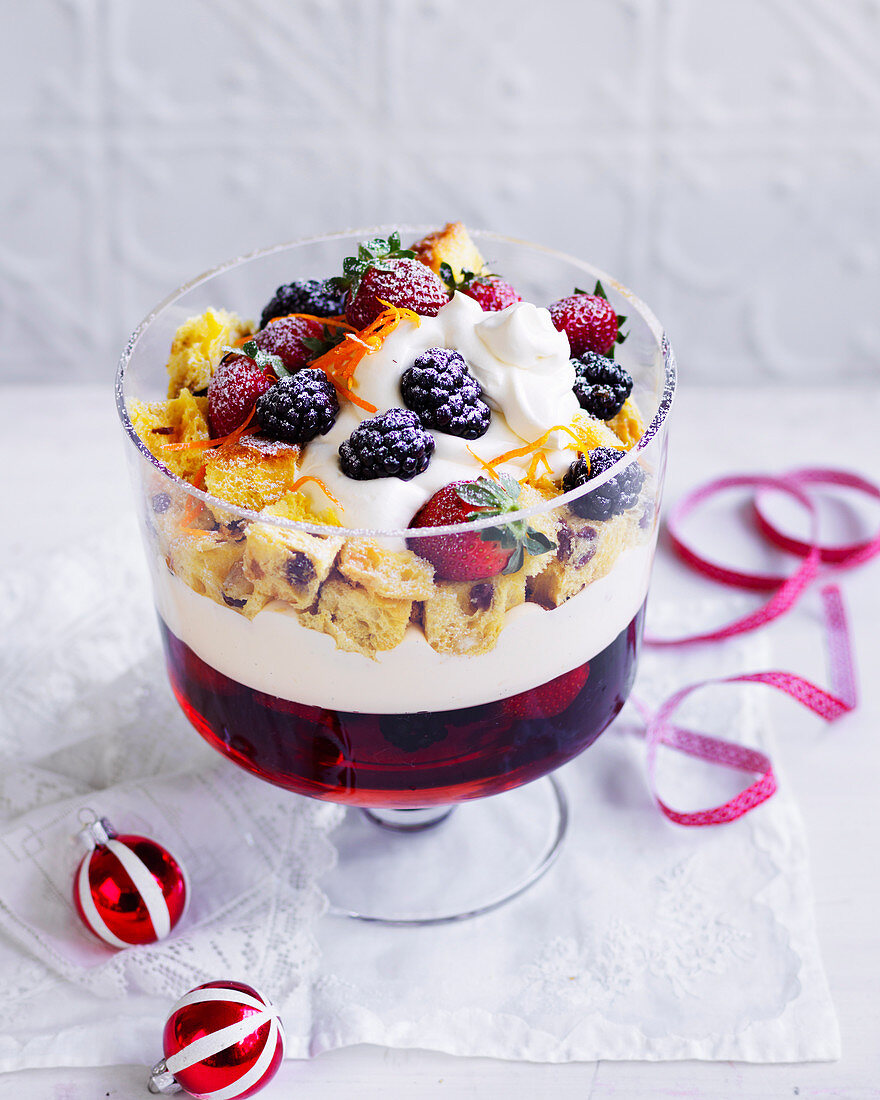 Panettone-Trifle mit Schaumwein zu Weihnachten