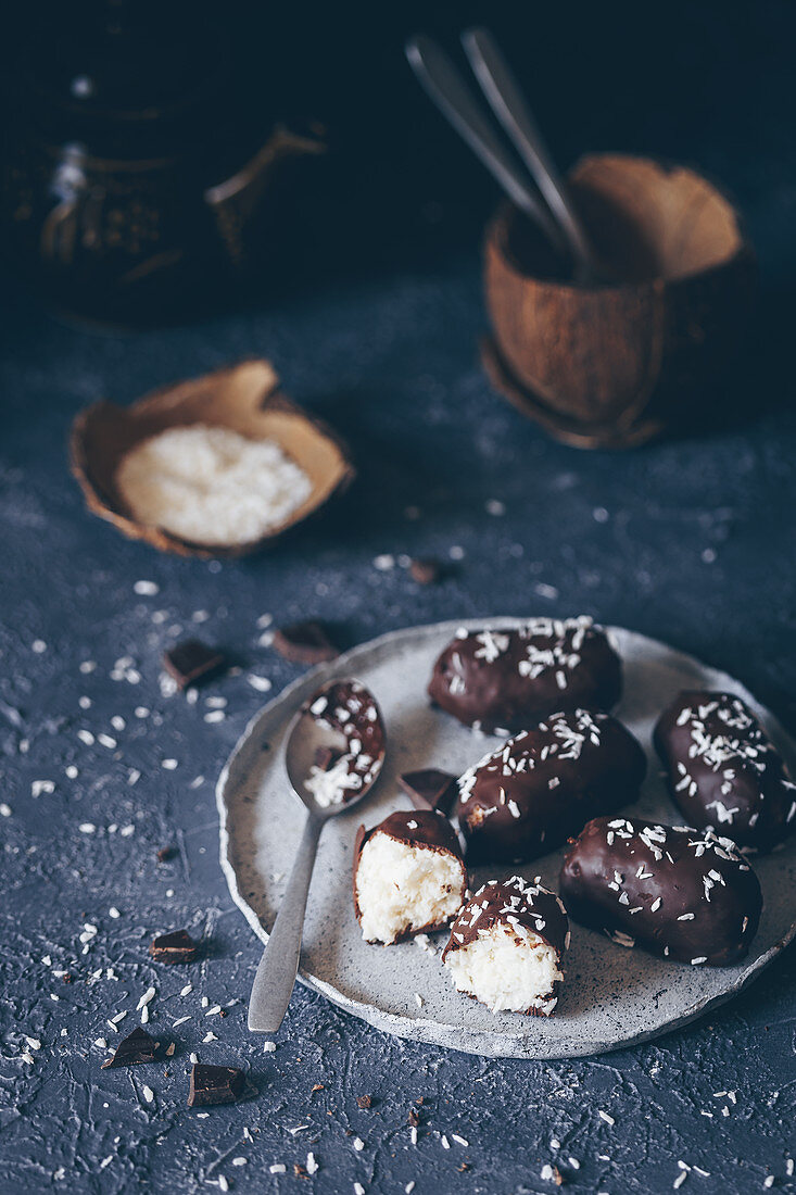 Selbstgemachte Schoko-Kokosriegel