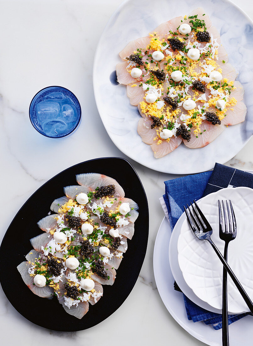 Kingfish Sashimi mit Kaviar und Creme Fraiche