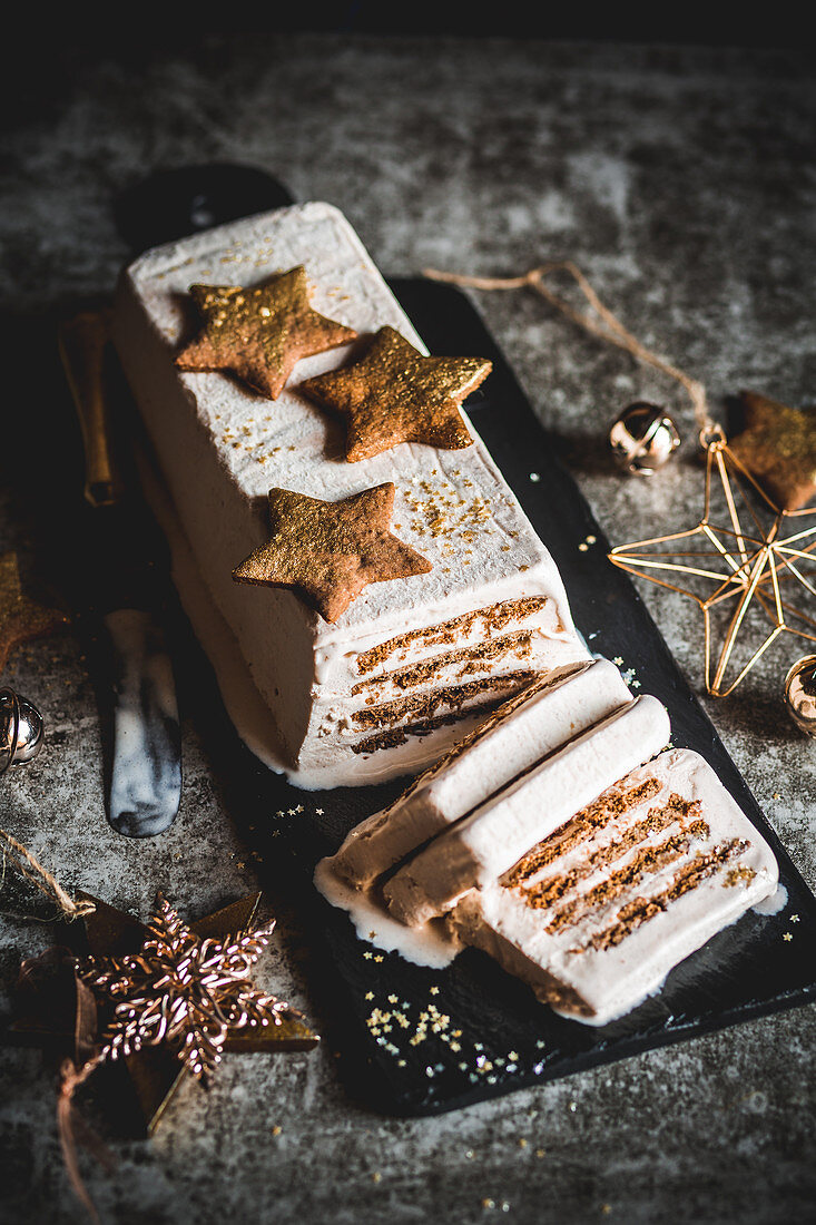 Eggnog and speculaas biscuit ice cream cake