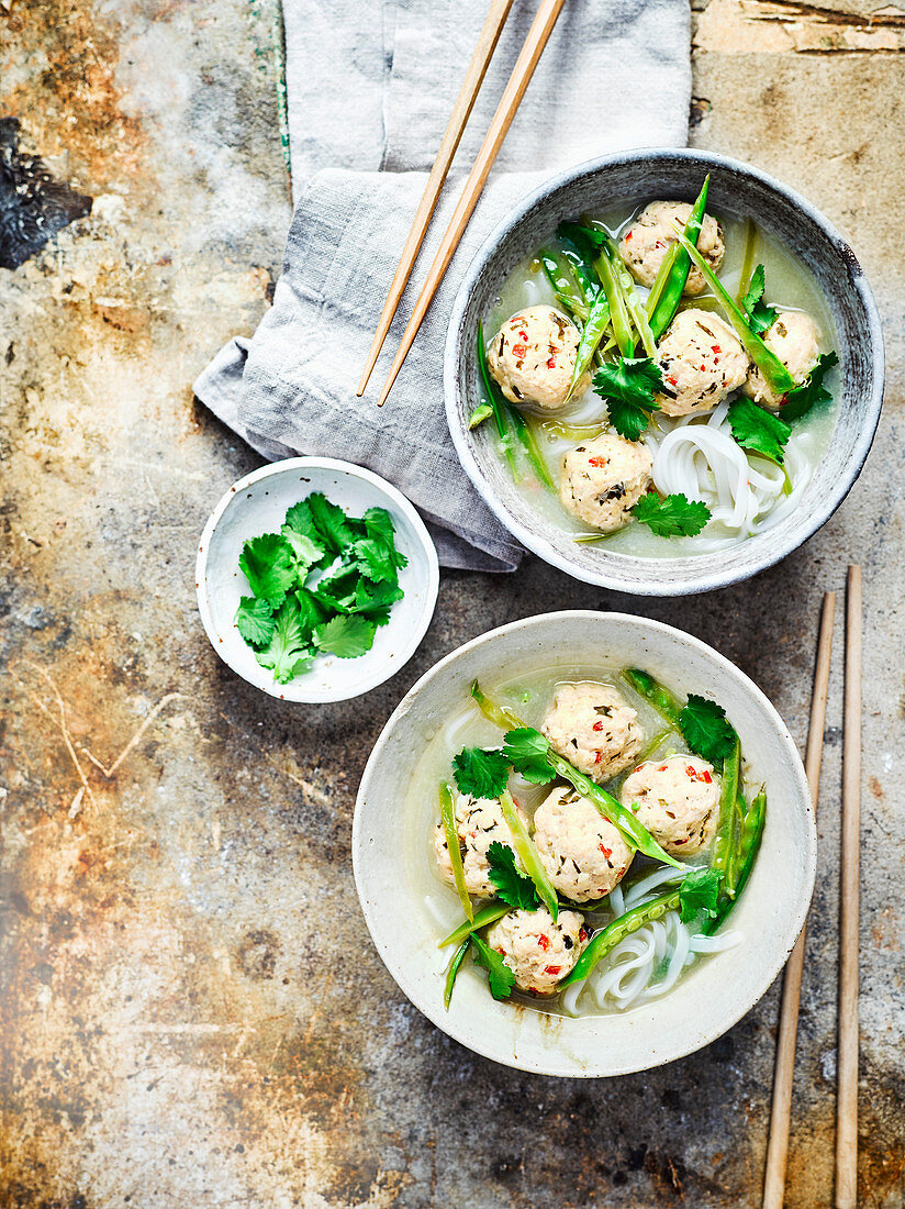 Tom Kha Gai mit Hähnchenklösschen (Thailand)