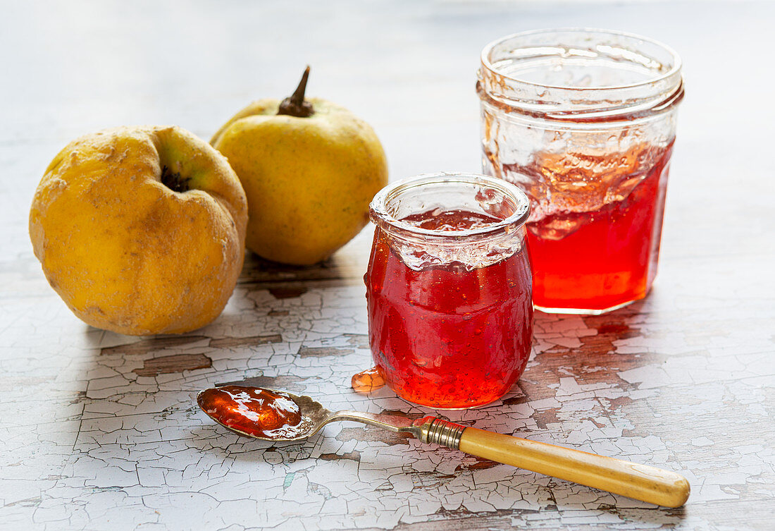 Quince Jelly with Quinces and toast