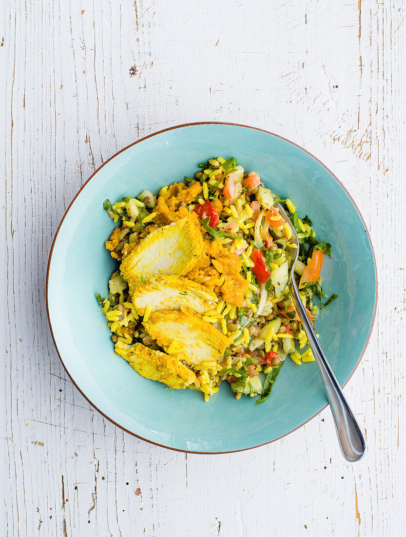 Turmeric chicken salad bowl