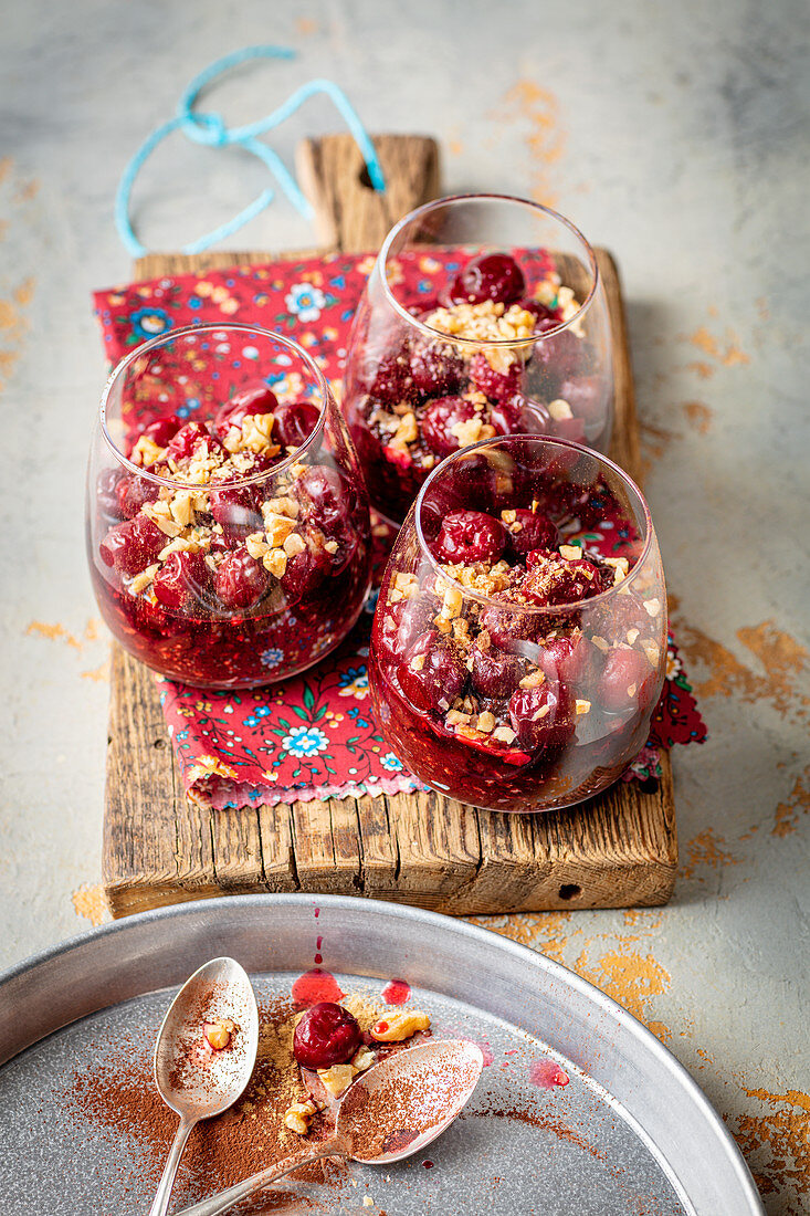 Cchcolate pudding with cherries