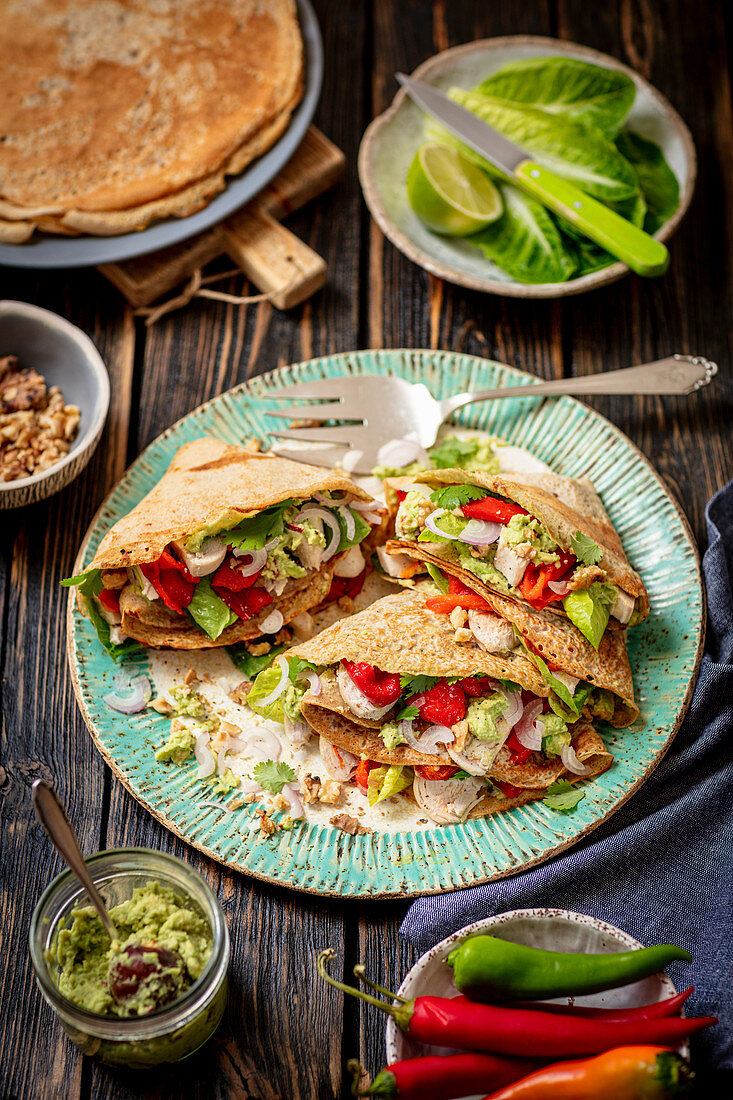 Crepes with chicken, baked pepper and guacamole