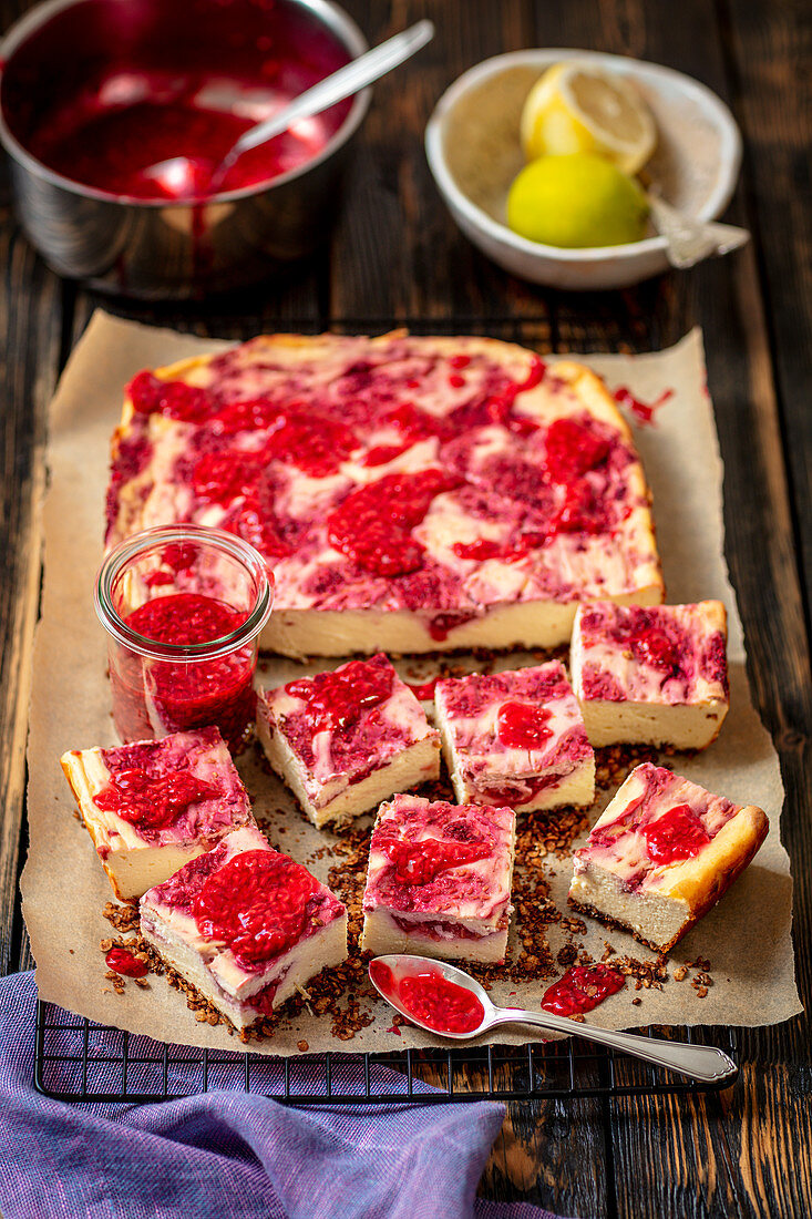 Käsekuchen mit Himbeeren