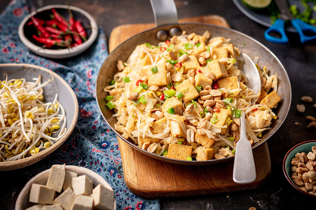 Vegan pad thai with tofu