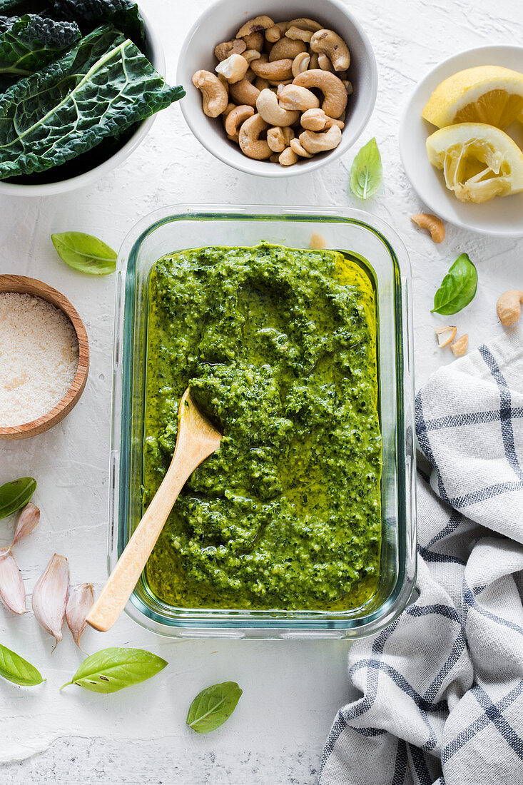 Grünkohlpesto mit Cashewkernen