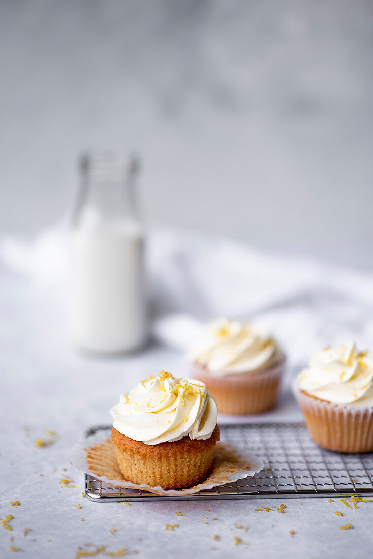 Vanille-Zitronen-Cupcakes mit Buttercremehaube