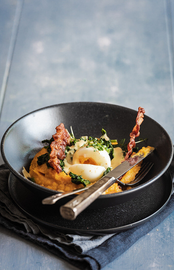 Pumpkin puree with egg and bacon