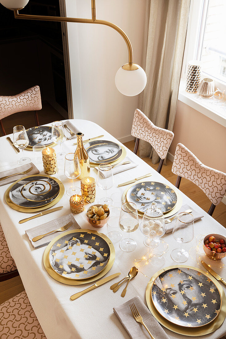 Portrait plates on festively set table in gold and white