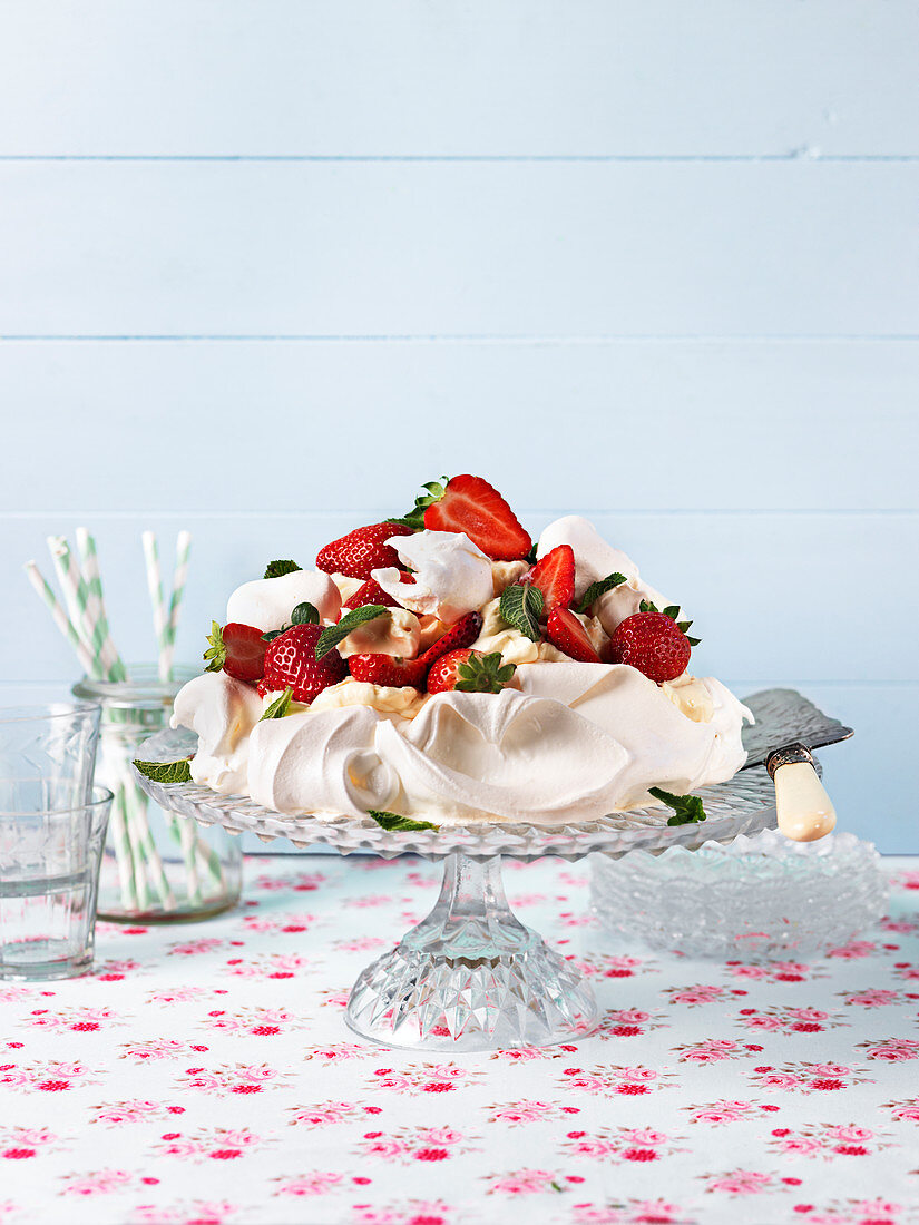 Erdbeer-Baiser-Kuchen