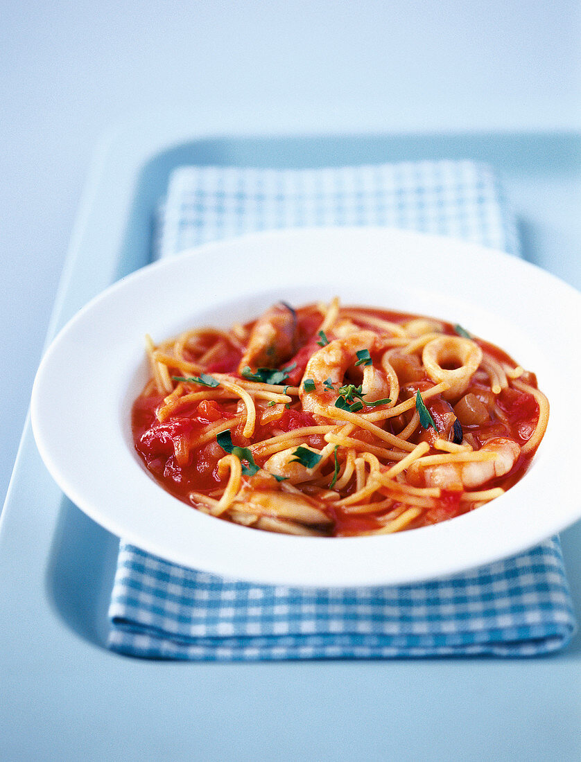 Spaghetti mit Tomatensauce und Meeresfrüchten