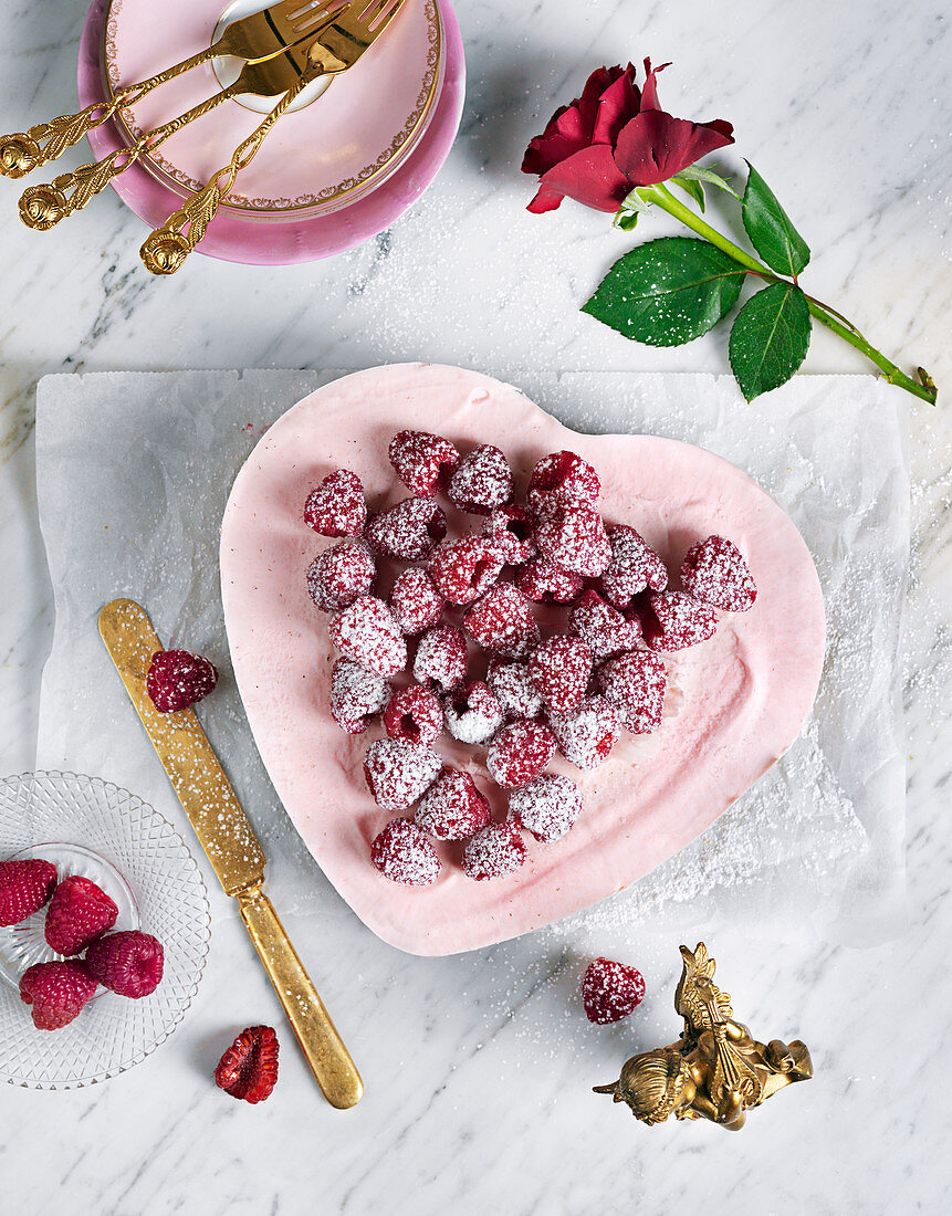 Käsekuchen mit Himbeeren zum Valentinstag