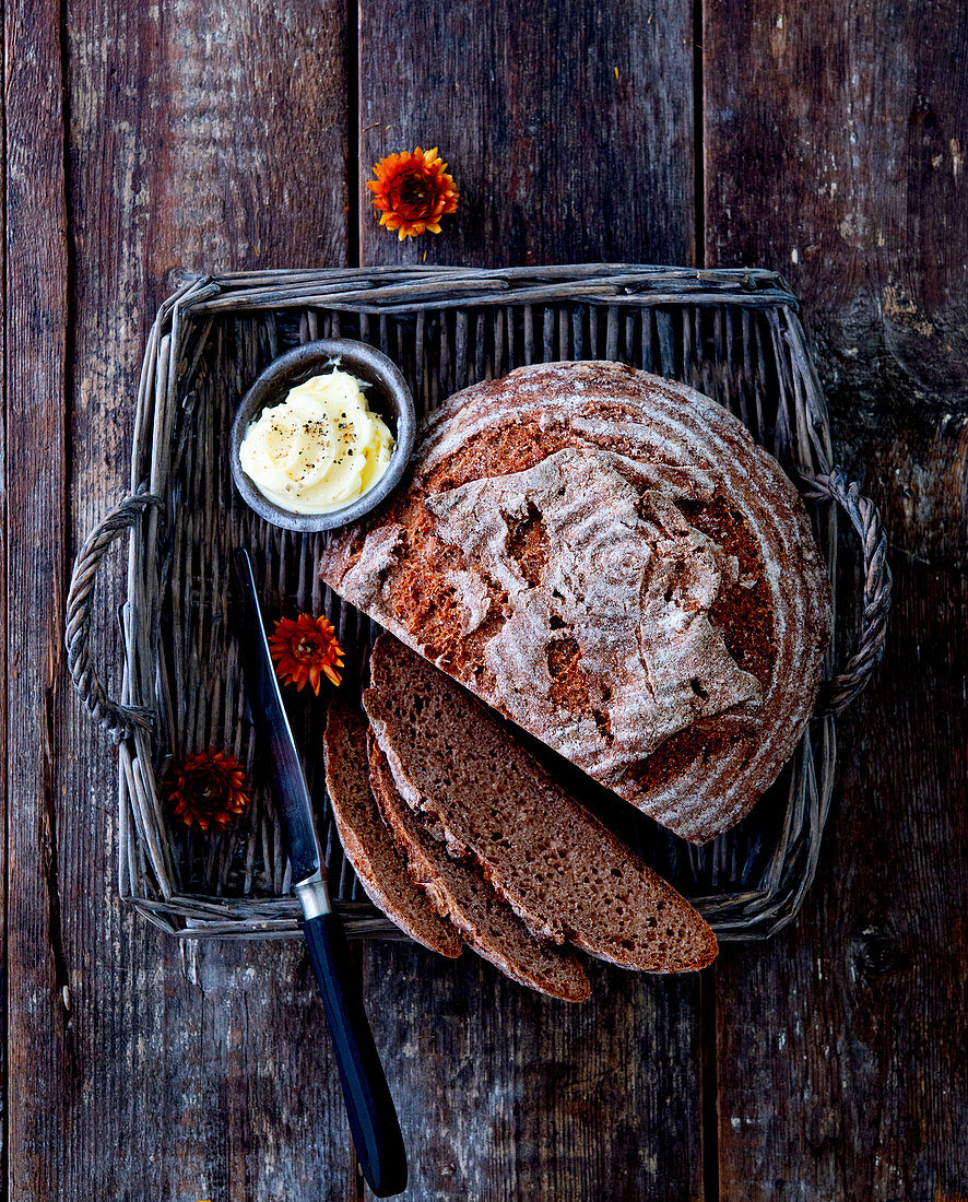 Roggen-Dinkel-Brot, angeschnitten