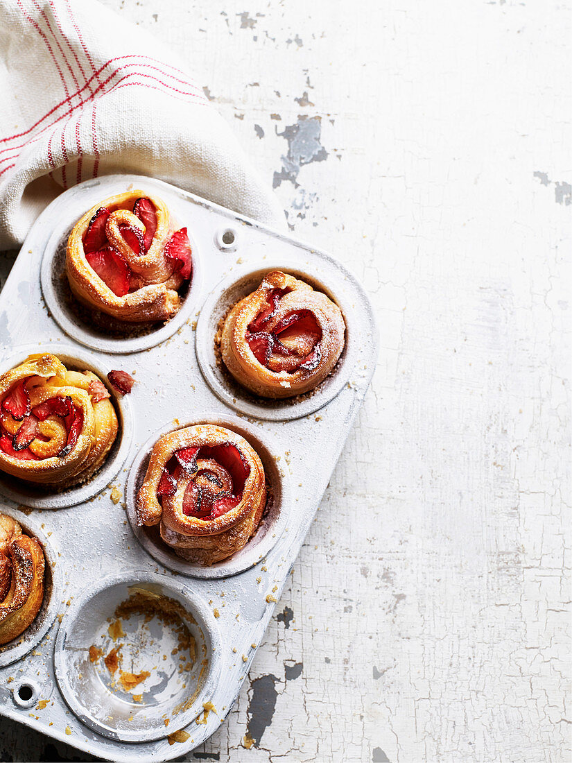 Baked strawberry cruffins