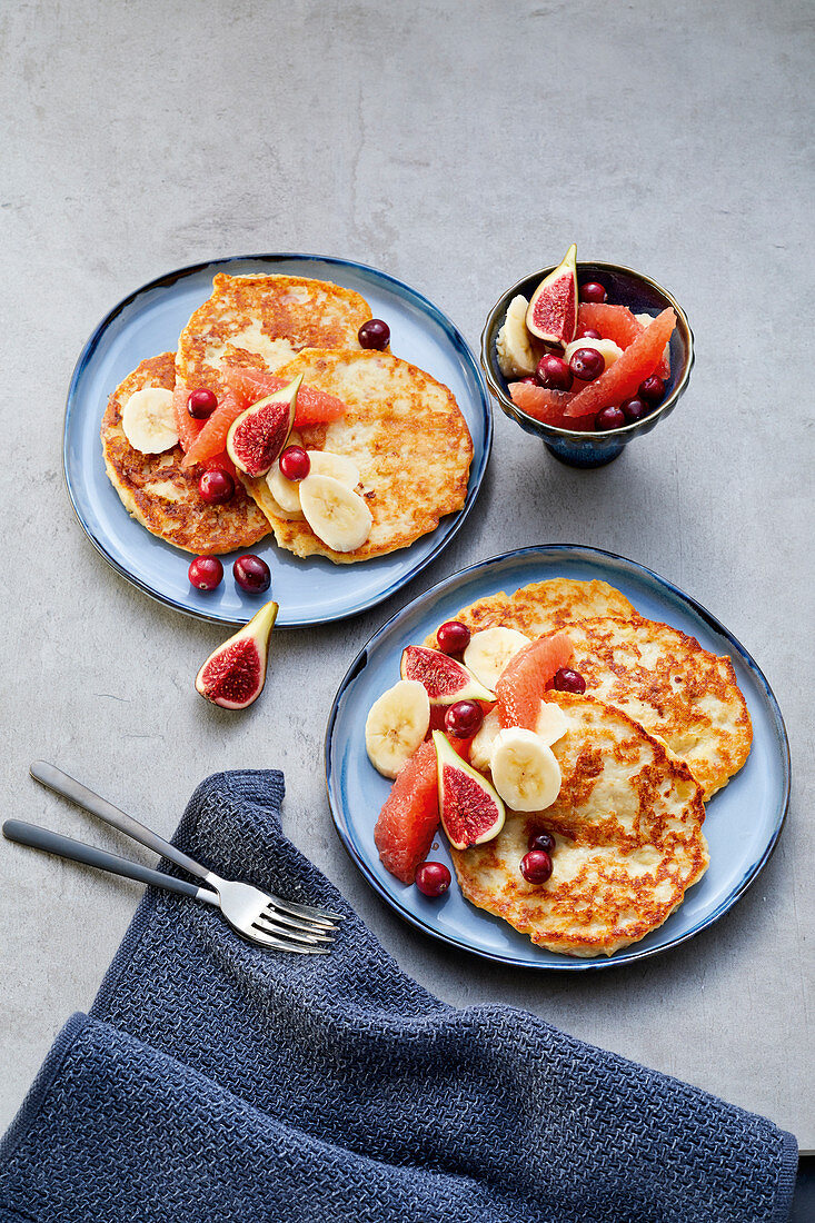 Quark pancakes with autumnal fruit salad