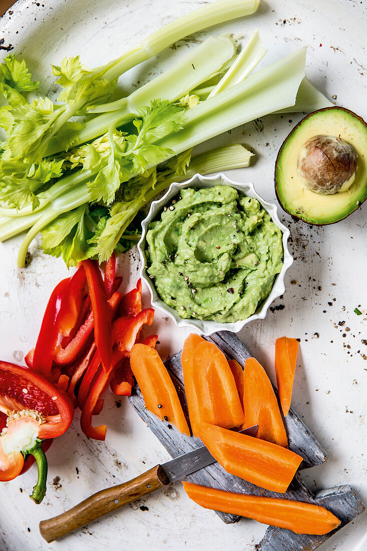 Keto guacamole with vegetable sticks (keto cuisine)