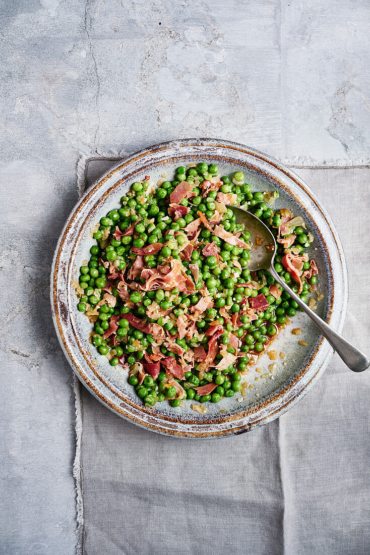 Braised peas with jamon