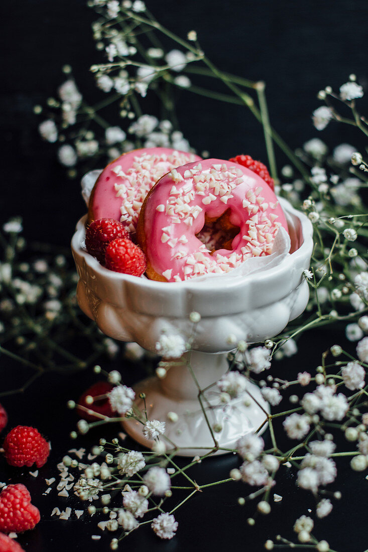 Himbeer-Donuts mit Mandeln