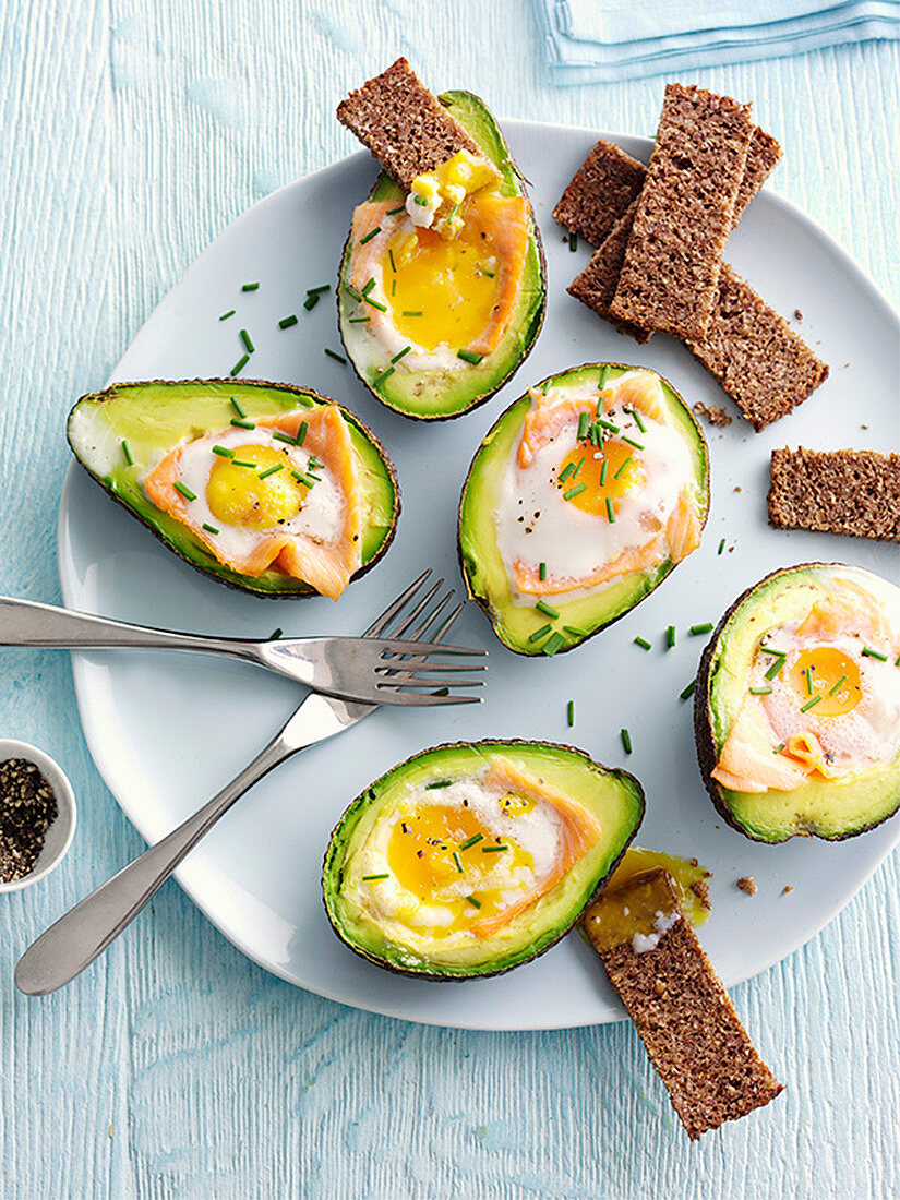 Baked avocado with smoked salmon and egg