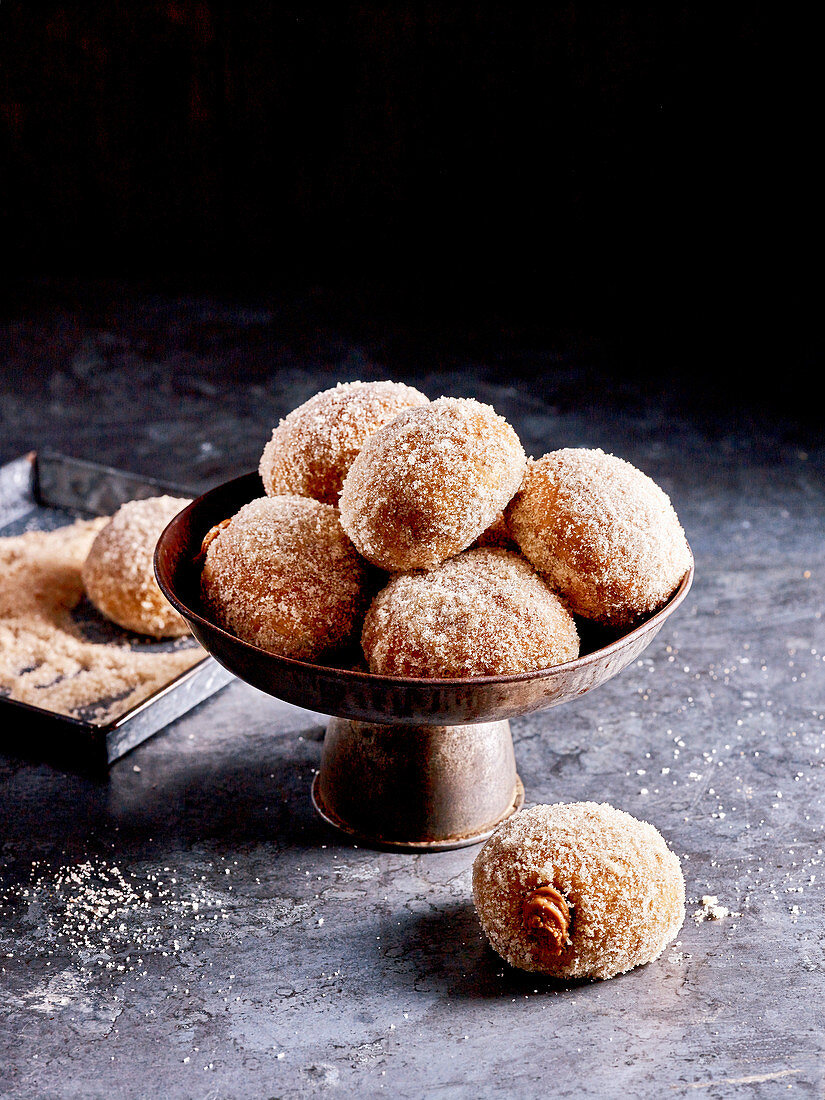 Gingerbread donuts with speculoss centres