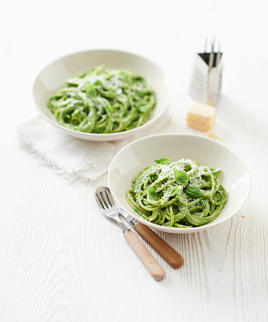 Green spaghetti