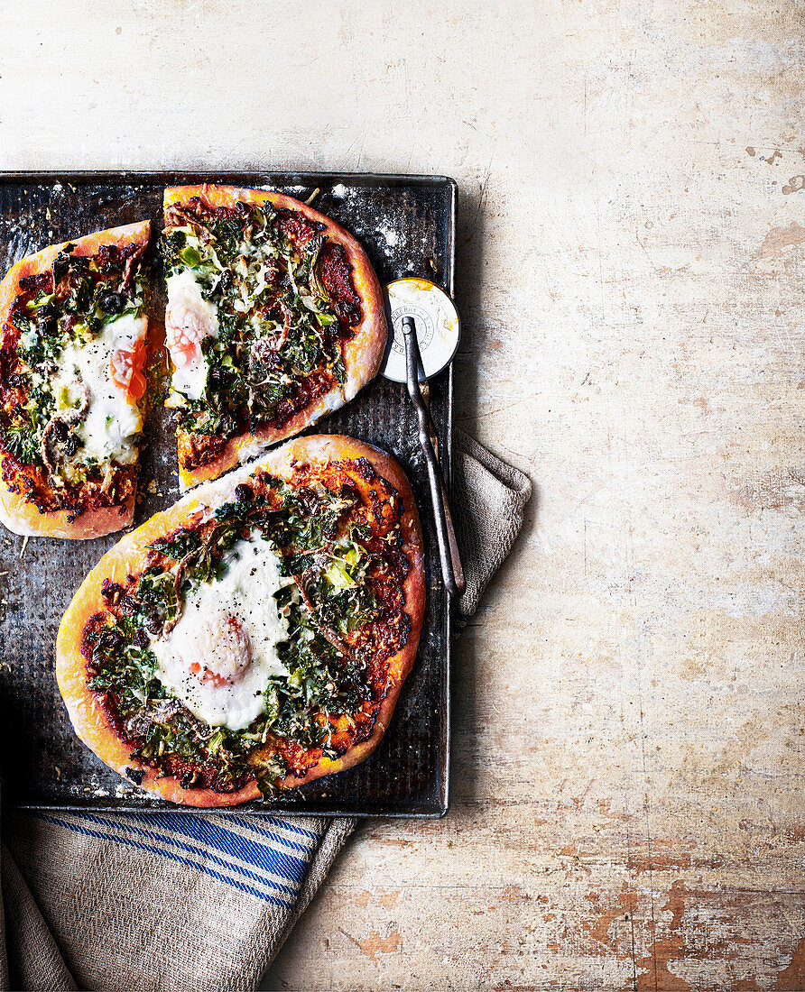 Kale fiorentina pizzas