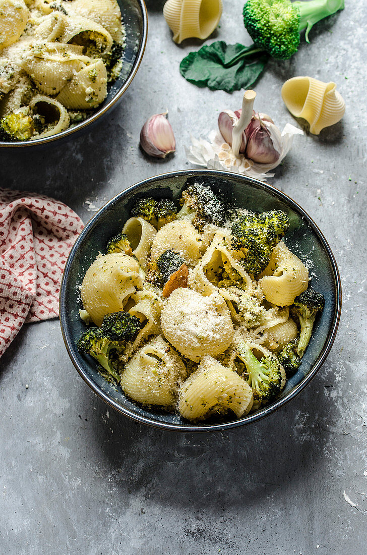 Pasta with broccoli and walnut pesto