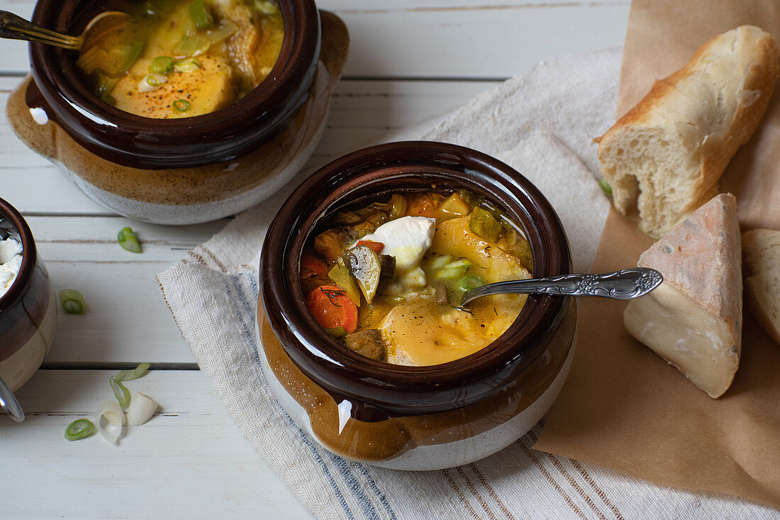 Gemüsesuppe mit Käsetoast