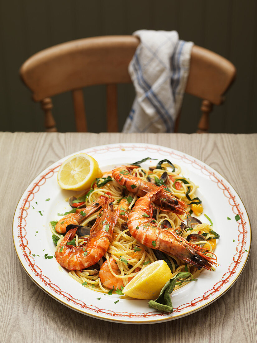 Linguini mit Garnelen und Zitronensauce