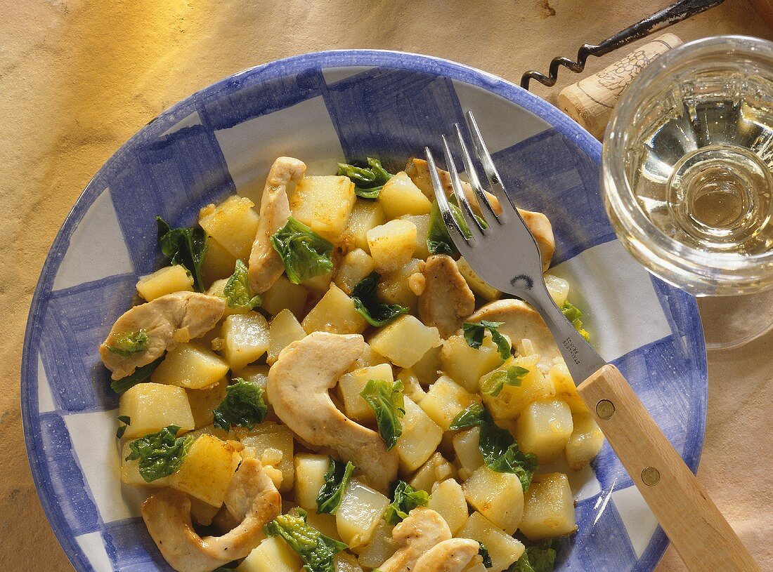 Kartoffelpfanne mit Hühnerbrust und Spinat