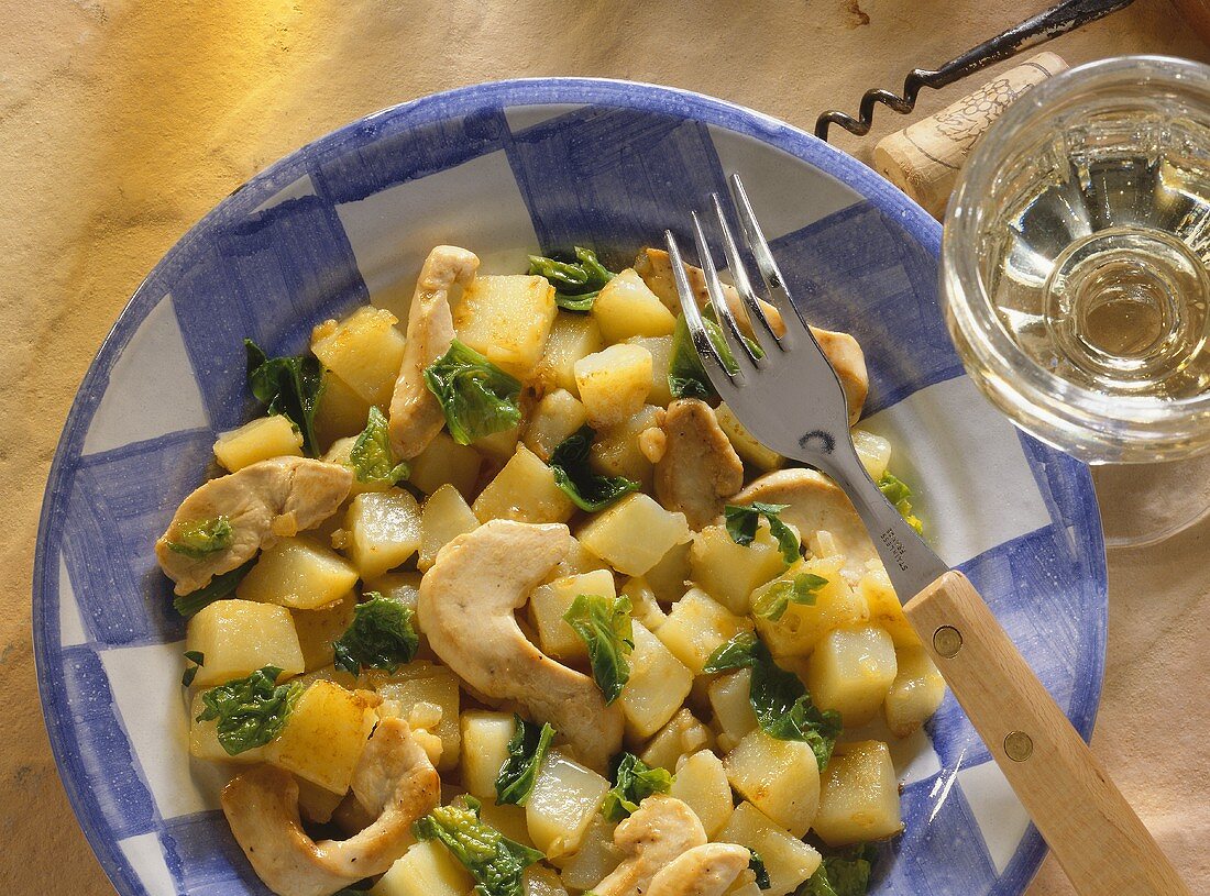 Pan-cooked potato dish with chicken breast & spinach