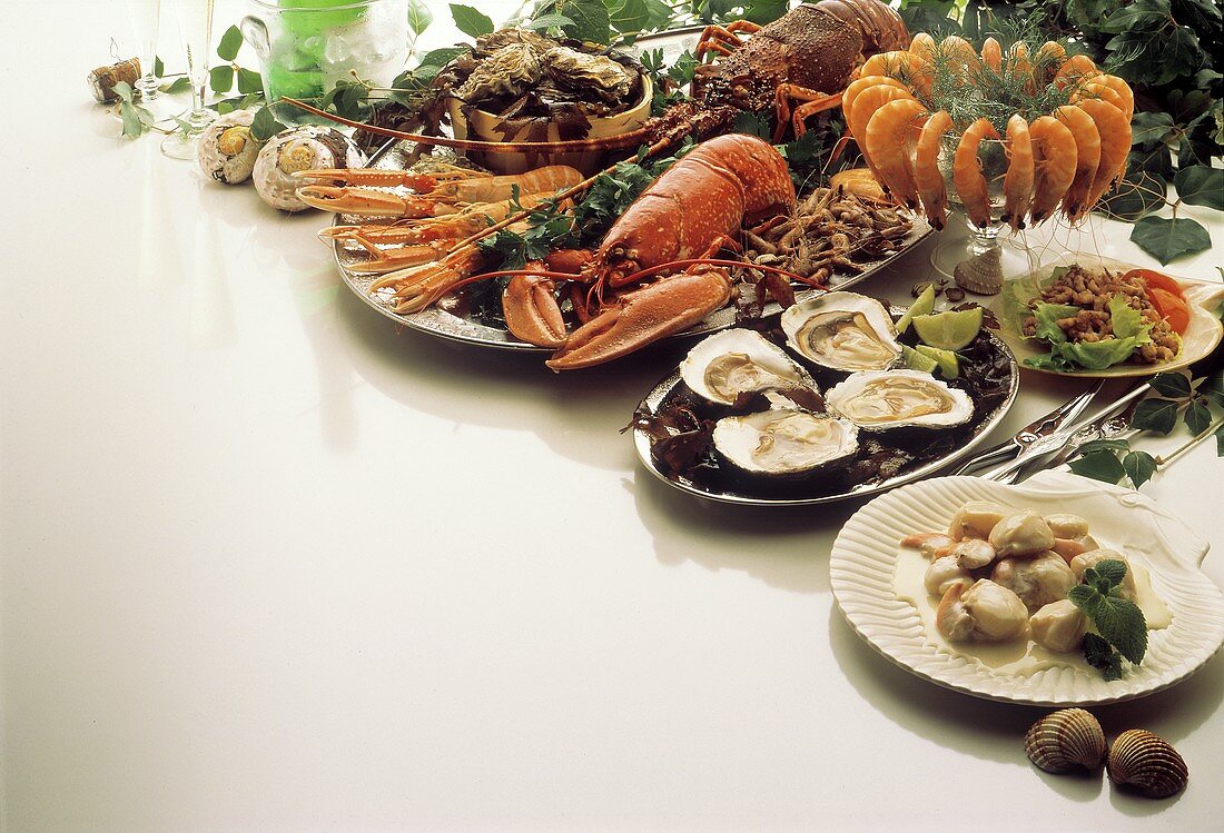 Meeresfrüchtebuffet mit vielen Krustentieren & Muscheln