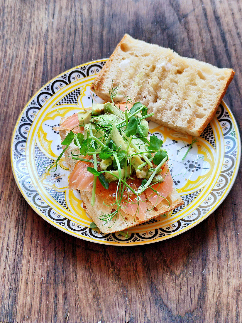 Lachs-Avocado-Brot