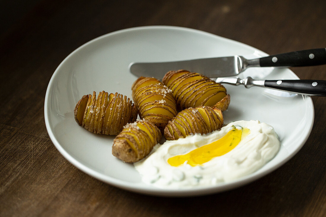 Hasselback potatoes with quark and flax seed oil from the Spreewald